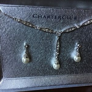 Beautiful Cubic Zirconia and Imitation Pearl Necklace & Drop Earrings Set
